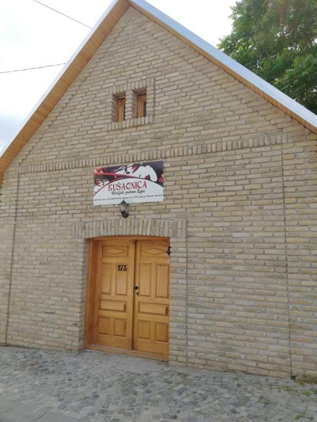 Sobe Na Vinskoj Cesti Zmajevac Lägenhet Exteriör bild