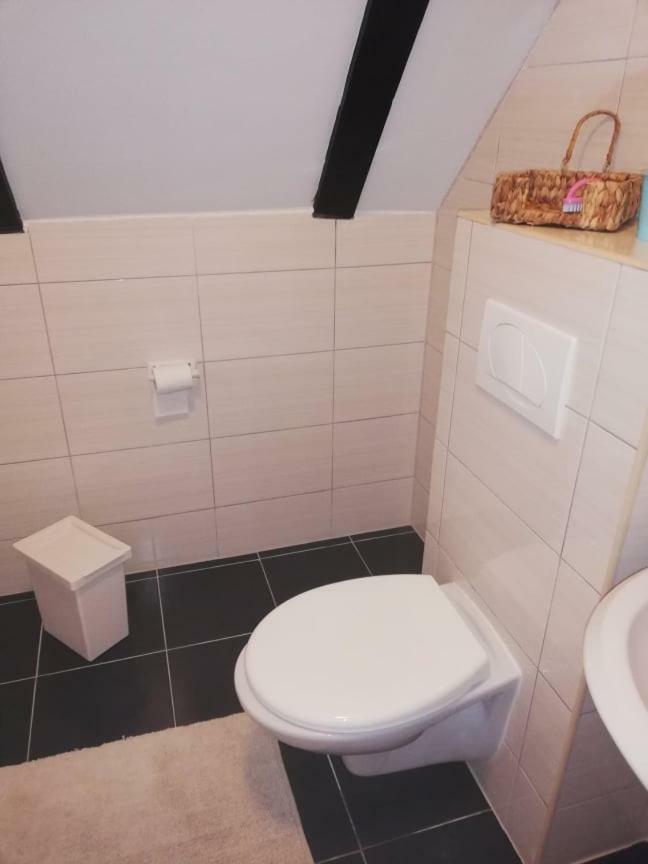 Sobe Na Vinskoj Cesti Zmajevac Lägenhet Exteriör bild